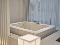 UH 스위트 더 명동