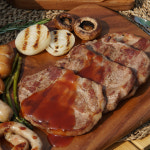 고깃집왕건 목살 구이용 1kg 냉동 캐나다산 돼지 수입목살 1.3cm슬라이스 : 고깃집 왕건