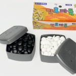 학교 경로당 가정집 통에든 국산 바둑알 남학생 할아버지 : 쇼퍼스 파라다이스