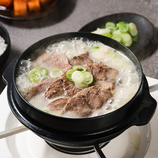 Canh Xương Bò Hầm (설렁탕) trắng sữa, ngọt thanh.
