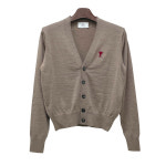 [더팩토리](당일) [AMI] 24SS 아미 하트 로고 울 가디건 / 샴페인 (HKC111 KN0025 265) : 논현 더팩토리 명품편집샵