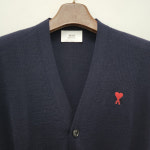 [더팩토리](당일) [AMI] 24SS 아미 하트 로고 울 가디건 / 나이트 블루 (HKC111 KN0025 430) : 논현 더팩토리 명품편집샵