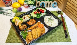 JB-2000 7칸 도시락용기 돈까스 배달용기  300개 세트 (뚜껑포함) : 일회용기전문점 조은친구들