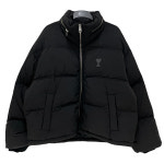 [더팩토리](당일) [AMI] 24FW 아미 하트 로고 다운 패딩 숏 자켓 / 블랙 (HJK403 PA0009 001) : 논현 더팩토리 명품편집샵