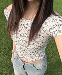 아모르 플라워 패턴 숄더 탑 : ChunkShake