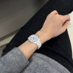 샤넬 신형 J12 워치 화이트 세라믹 시계 33mm H5698 : 럭스아워