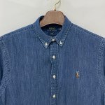 [더팩토리](당일) [RALPH LAUREN] 24FW 폴로 랄프 로렌 포니 자수 로고 데님 셔츠 / 데님 (710548539 001) : 논현 더팩토리 명품편집샵