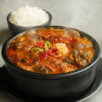 직접 얼큰 국내산 소고기 국밥 우거지 듬뿍 해장국 장터국밥 우사골 캠핑 밀키트 600g : 직접마켓