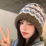 새롬샵 도톰 니트 무늬 스트랩 끈 비니 가을 겨울 모자 : 오니온스B