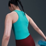 나이키 원 피티드 드라이 핏 크롭탱크탑 민소매 나시티 상의  여성 FN2806-345 더스티 캑터스/블랙 : 커먼바잉