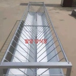 튼튼한 대용량 농장용 가축 사료통 구유 여물통 염소 송아지 돼지 먹이통 : 뿡뿡MALL