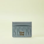 [MHD 명품] 미우미우 MIUMIU 마테라쎄 나파 가죽 카드홀더 파우더 블루 5MC076 AFPP F0035 메탈 레터링 로고 패션카드지갑 : ManiHeyDay