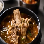 원조할매 뼈해장국 뼈까지 푹 고은 진한 국물! 가정식 국밥 : 삼성테크원 T