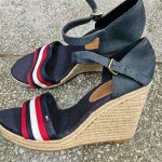 TOMMY HILFIGER 유럽수입 샌들 여 240 J5128 : 스카이빈티지