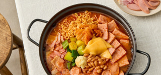 [차려낸] 햄 가득 송탄식 부대찌개 : 컬리N마트