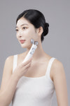 [얼굴형관리 SET]  마미케어 중주파 마사지기 홈경락 얼굴형관리 브이쎄라 화이트 (콜라겐젤 + 흑자두크림) : 마미케어mommycare