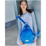 질스튜어트 악세서리 24FW [스테디셀러] [젤라또] 비비드블루 캔버스 스티치 슬링백 겸 백팩 JABA4F951B2 765332 : 이룸 1호점