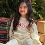 니니벨로 뉴러브맨투맨 아이보리 레드 : 엠버 몰