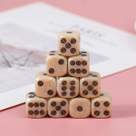 주사위 6면체 게임  10pcs 라운드 코너 6면 D6 세트 보드 엔터테인먼트 파티 큐브 마작 액세서리에 대 한 16mm 아크릴 아이보리 : 꿈꾸는심바