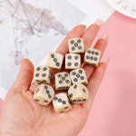 주사위 6면체 게임  10pcs 라운드 코너 6면 D6 세트 보드 엔터테인먼트 파티 큐브 마작 액세서리에 대 한 16mm 아크릴 아이보리 : 꿈꾸는심바
