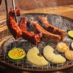 참나무 장작불에 구운 숫불 등갈비 : DAY.SLOW