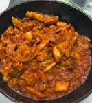 통나무집닭갈비 춘천 닭갈비 밀키트 택배 홈파티 캠핑요리 양념 야채 세트 (2인분) : 공주 유통