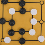 체스 보드게임 두뇌 플레이 채스 휴대용 나인 남성용 모리스 보드 게임 전략 1세트 가족 놀이 테이블 모임용 데스크탑 체스판 파티 : 모모컴파니