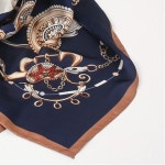 여성 실크 스카프 네이비 체인 패턴 대형 사각 목도리 봄가을 패션 액세서리 코디 : 금순상점