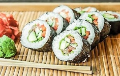 초밥 만들기 키트 바주카 롤러 세트 초보자를 위한 스시 나이프 대나무 매트 쌀 몰드 밥 패들 스프레더 젓가락 아보카도 슬라이서 쉬운 DIY... 