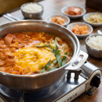 엉클존슨부대찌개 존슨탕 캠핑용 밀키트 라면사리 포함 1.5인분 1.1kg : 엉클존슨부대찌개