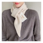 [하젤] 보카시톤 레터링 고리형 니트 머플러_A0063 : theOnga l 디온가