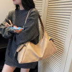 여성용 오피스룩 소프트 라이더백 숄더백 가죽 윈터 패피4 : 아람560