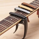 도구 기타 우쿨렐레 휴대용 현악기 소품 보조 다기능 카포 어쿠스틱 생활 초보 줄 연주 반주 : 런생활마켓