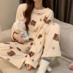 꾸미룬상점 | 겨울 마이크로화이버 기모 수면 잠옷 파자마 여자 홈웨어 안입은듯 림프순환 매끄러운실루엣 : 엘리아