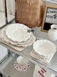 디너접시 꽃무늬 드라페 스프 빌라트 그릇 샐러드 도자기 디너 세라 A. 흰색 세로무늬 그릇 : 순무네상점