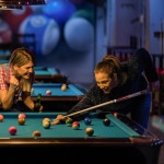 싱크샷 풀 큐 성인용 스틱 58인치 18인치 19온스 메이플 우드 프로 당구 선수용 바 및 홈 당구장용 1 Piece (18oz Red) : 픽커베이