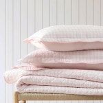 트윈 퀼트 세트 100% 부드럽고 통기성 좋은 침구 가벼운 느낌의 연중 편안함 어울리는 베개 커버가 있는 2피스 침대 세트(올리비아 깅엄 핑크)... 