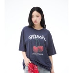 키르시 체리 그래픽 루즈핏 티셔츠 [네이비] J6223KRS03NAA : 롯데백화점 부산본점