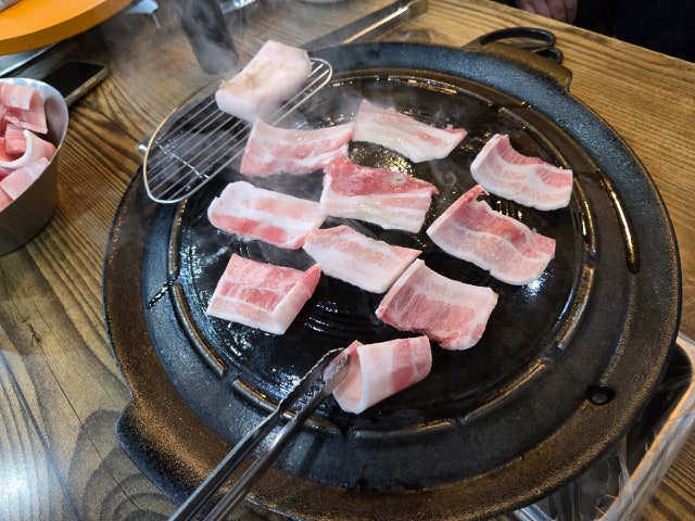 Hanbaksadaepaesamgyeopsal Photos 4