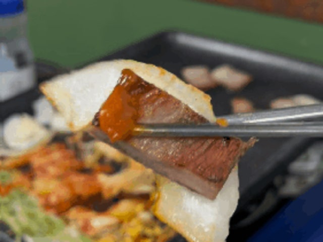 Madondon Hangarisamgyeopsal & Budaejjigae Hongjeyeok店 写真 5