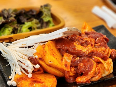 화로숯불구이돈마을 사진 4