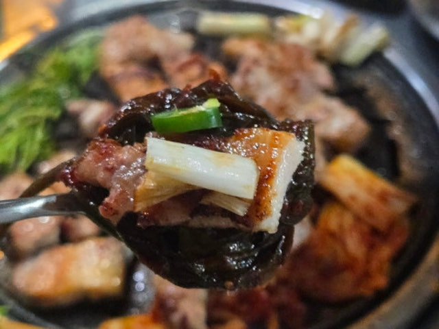 Dwaejisamhyeongje Photos 6