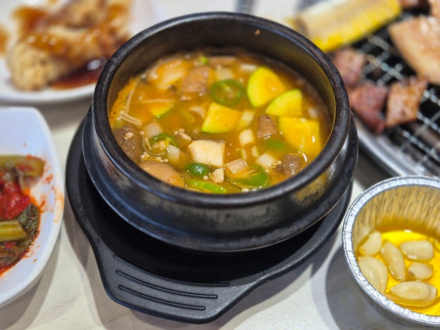 Myeongryunjinsagalbi Suwonwoldeukeop店 照片 4