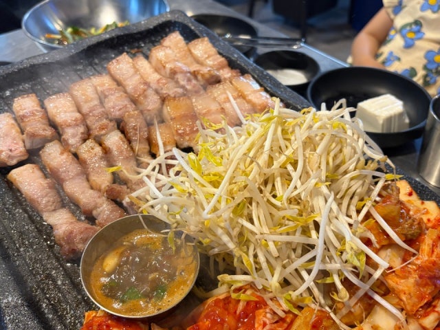 Jejuheukdwaejibaekdwaeji Photos 5