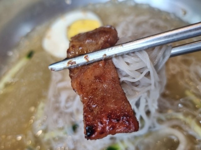 Myeongryunjinsagalbi Jinhaeyongwon店 照片 4