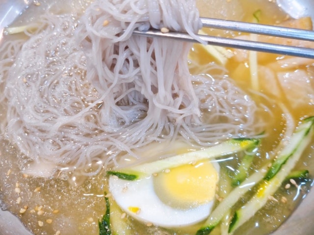 Myeongryunjinsagalbi Jinhaeyongwon店 照片 6