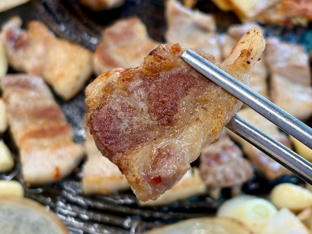 Daepansotttukkeonggimchisamgyeopsal 照片 4