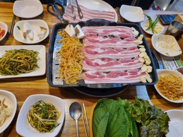Jinjumilmyeon Hanpansamgyeopsal 写真 6