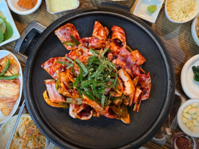 Hanbaksadaepaesamgyeopsal Photos 6