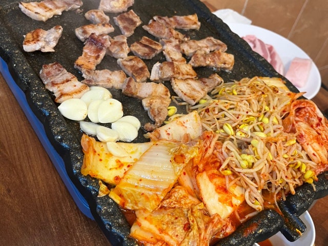 Handonbuchugimchisaengsamgyeopsal Photos 5